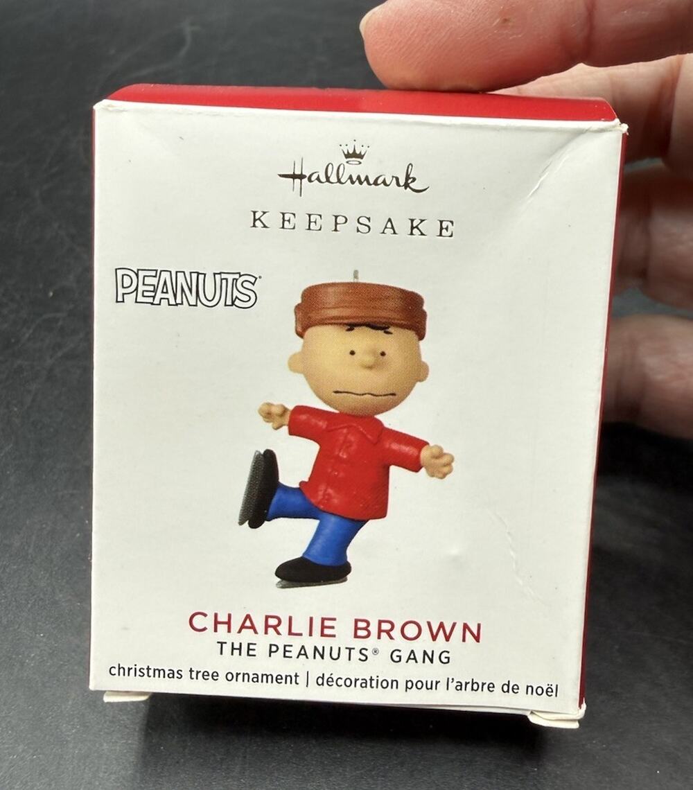 Hallmark Charlie Brown The Peanuts Gang Miniature Keepsake Ornament EUC -48D